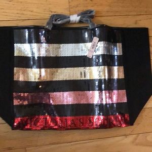Victoria secret tote, sequence